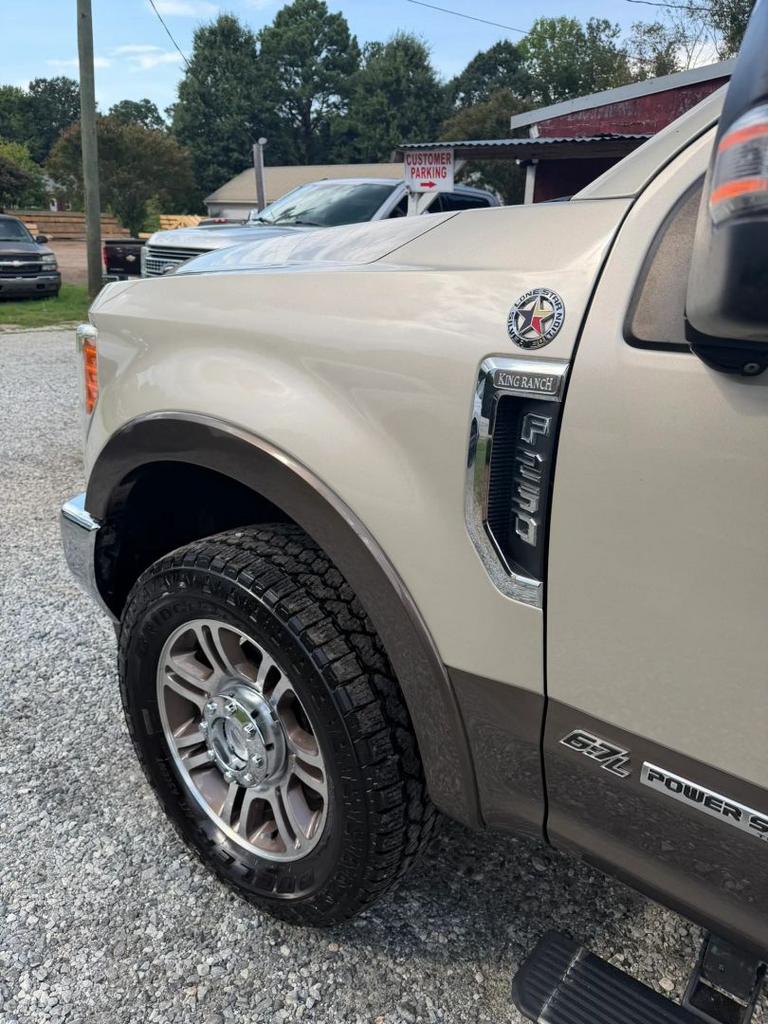 2017 Ford F-250 - $32,900
