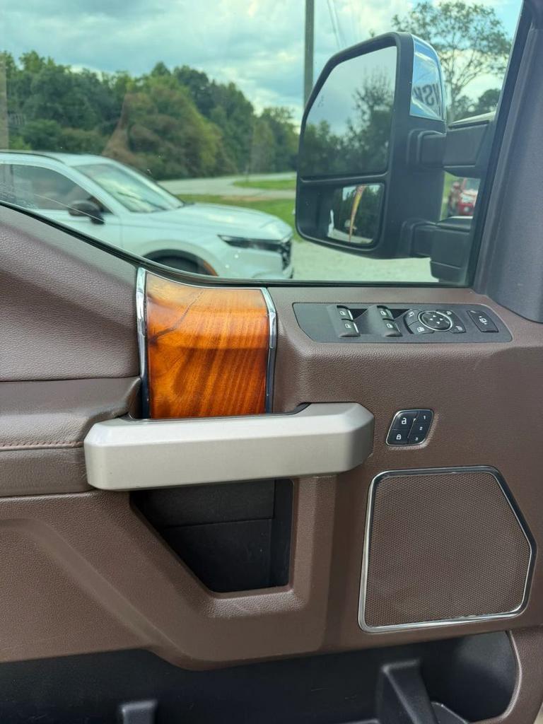 2017 Ford F-250 - $32,900