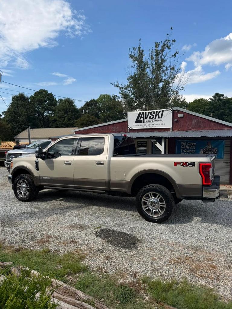 2017 Ford F-250 - $32,900
