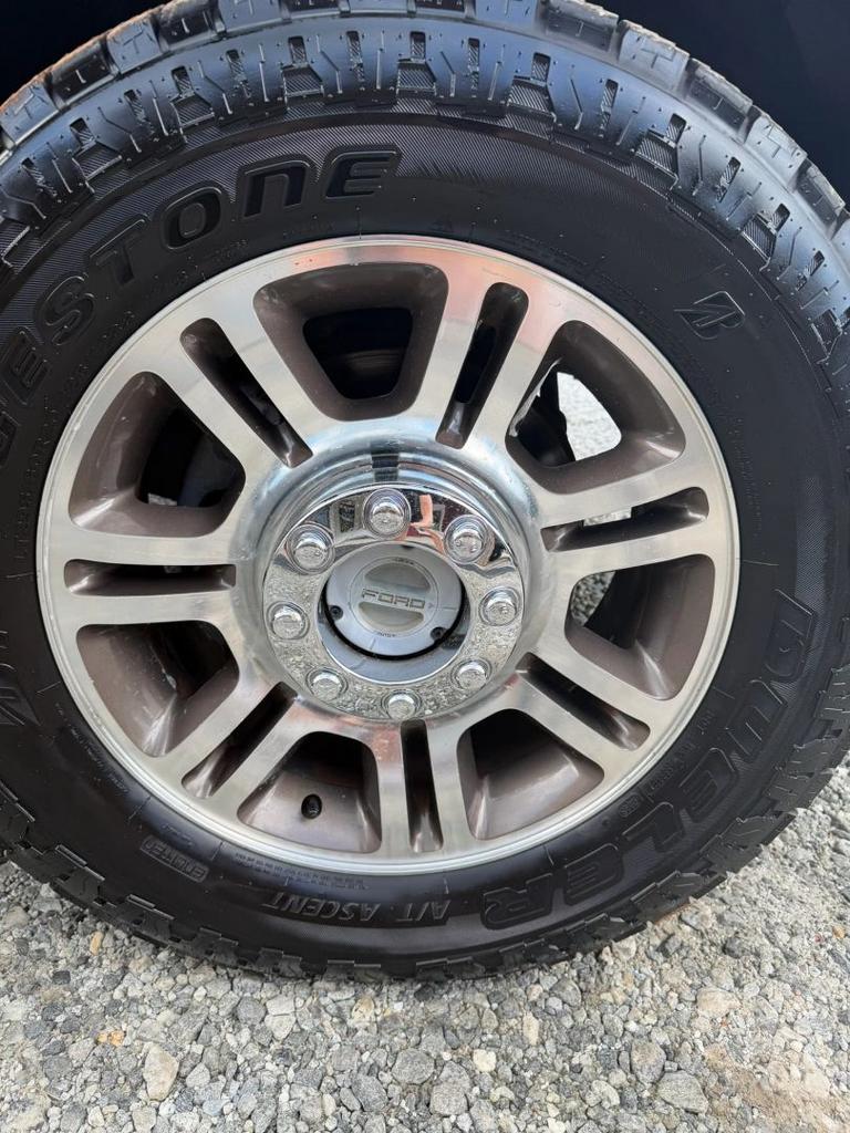 2017 Ford F-250 - $32,900