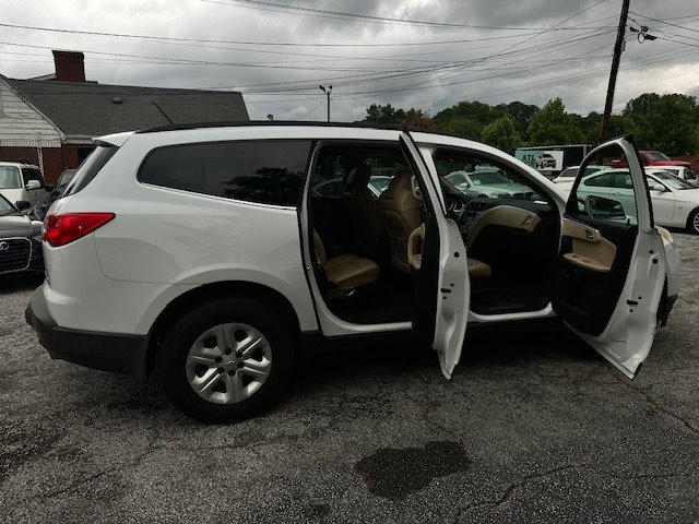 2010 Chevrolet Traverse LTZ photo