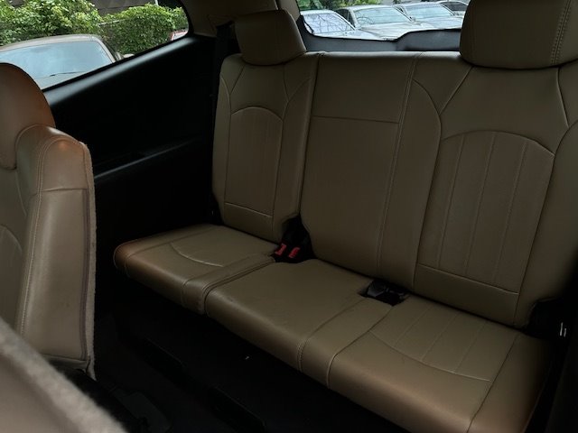 2010 Chevrolet Traverse LTZ photo