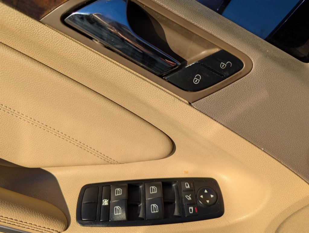 2011 Mercedes-Benz M-Class ML350 4MATIC photo