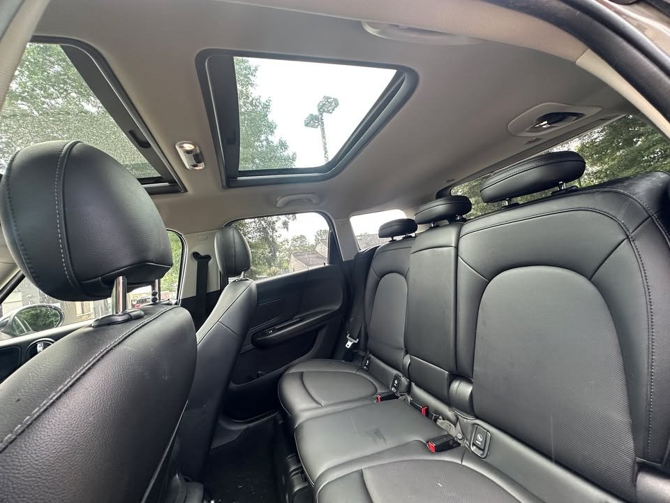 2018 MINI Countryman - $8,999