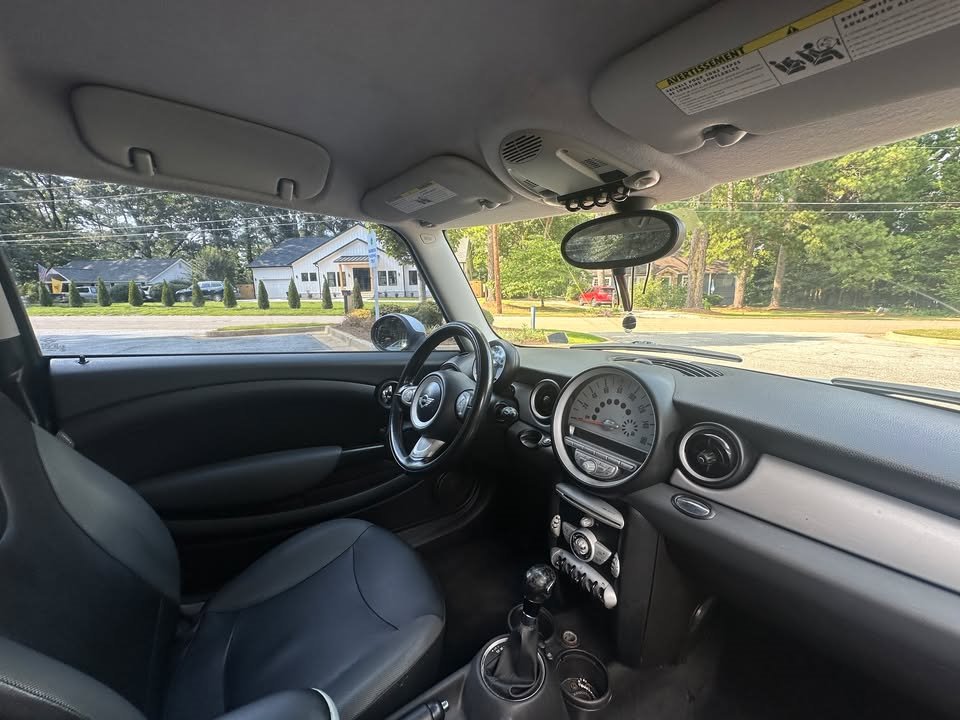 2010 MINI Cooper - $4,200