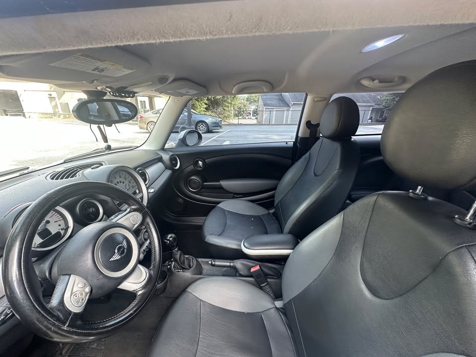 2010 MINI Cooper - $4,200