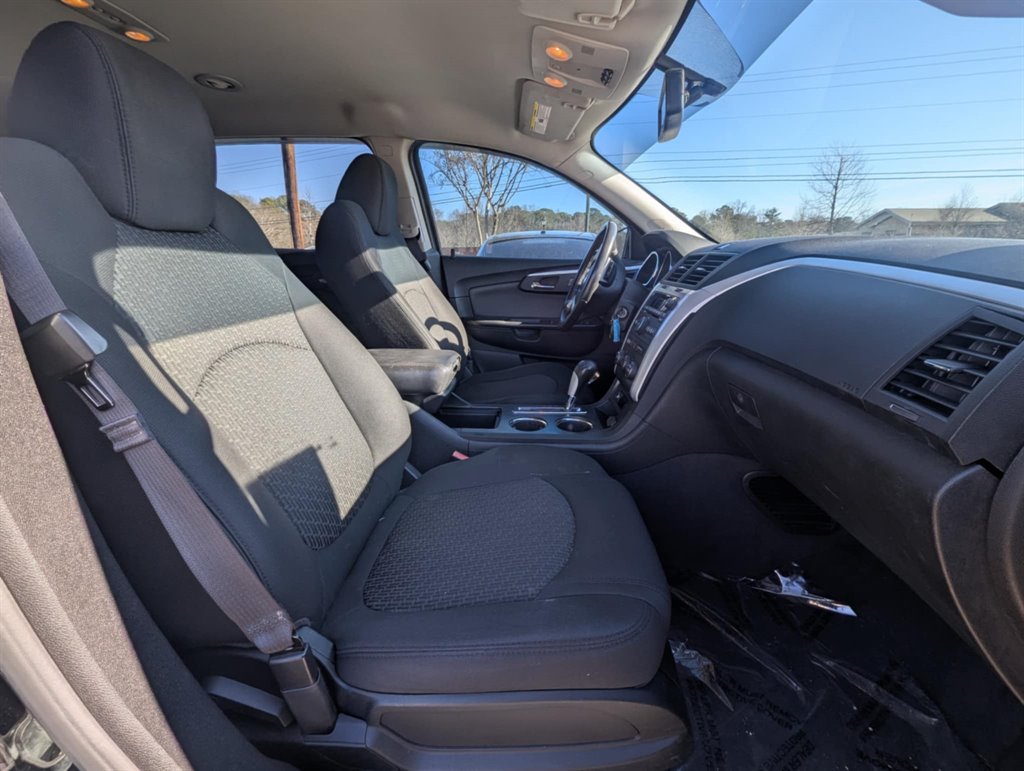 2011 Chevrolet Traverse LT photo