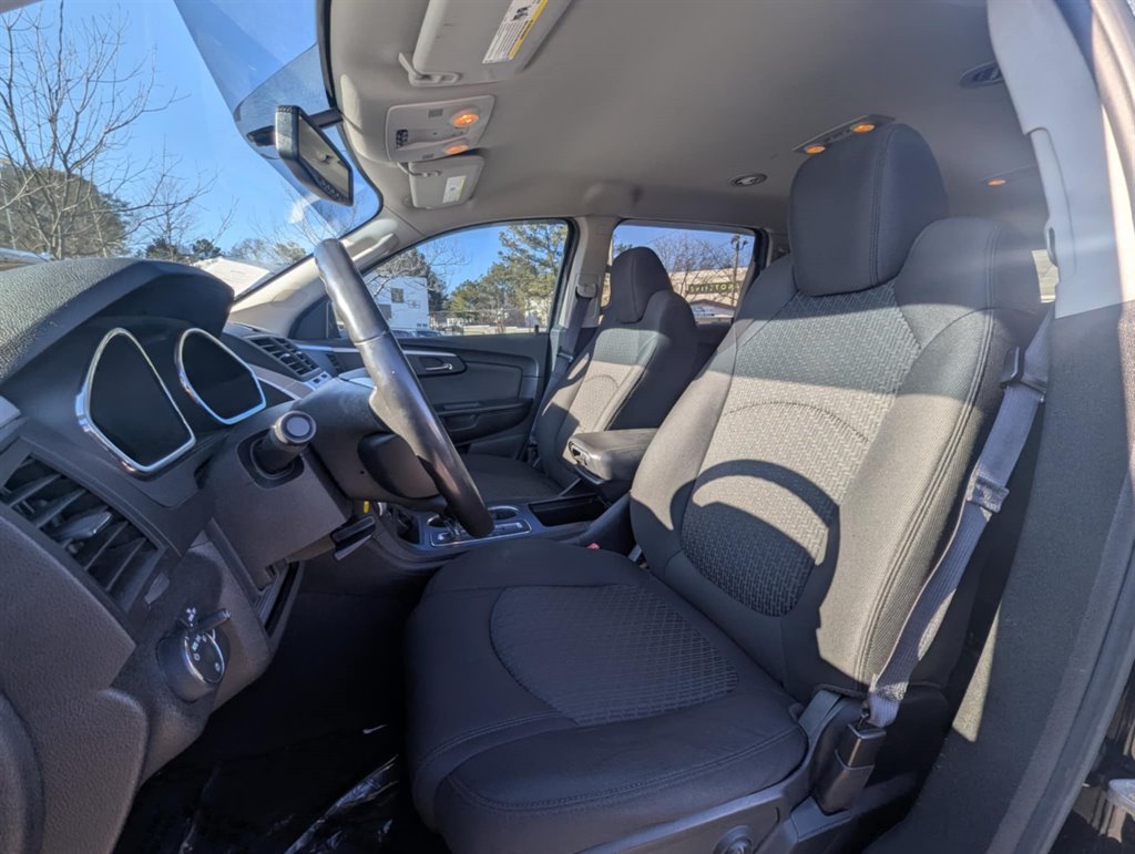 2011 Chevrolet Traverse LT photo
