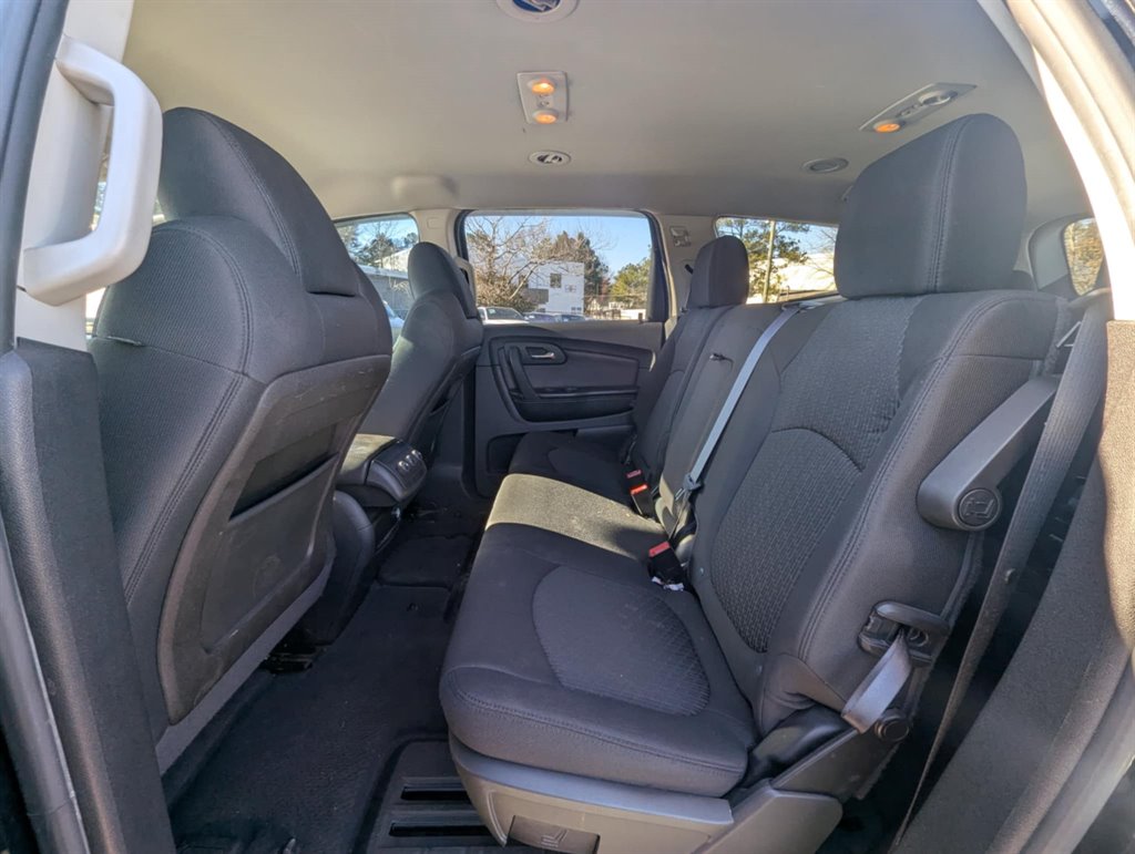 2011 Chevrolet Traverse LT photo