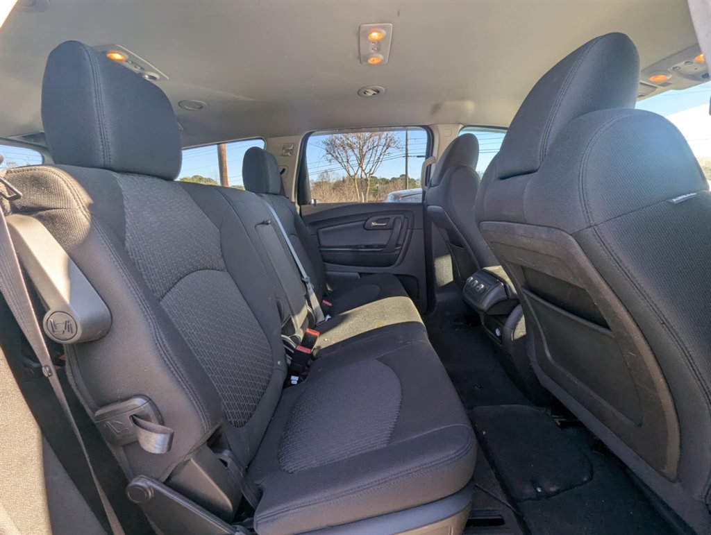 2011 Chevrolet Traverse LT photo