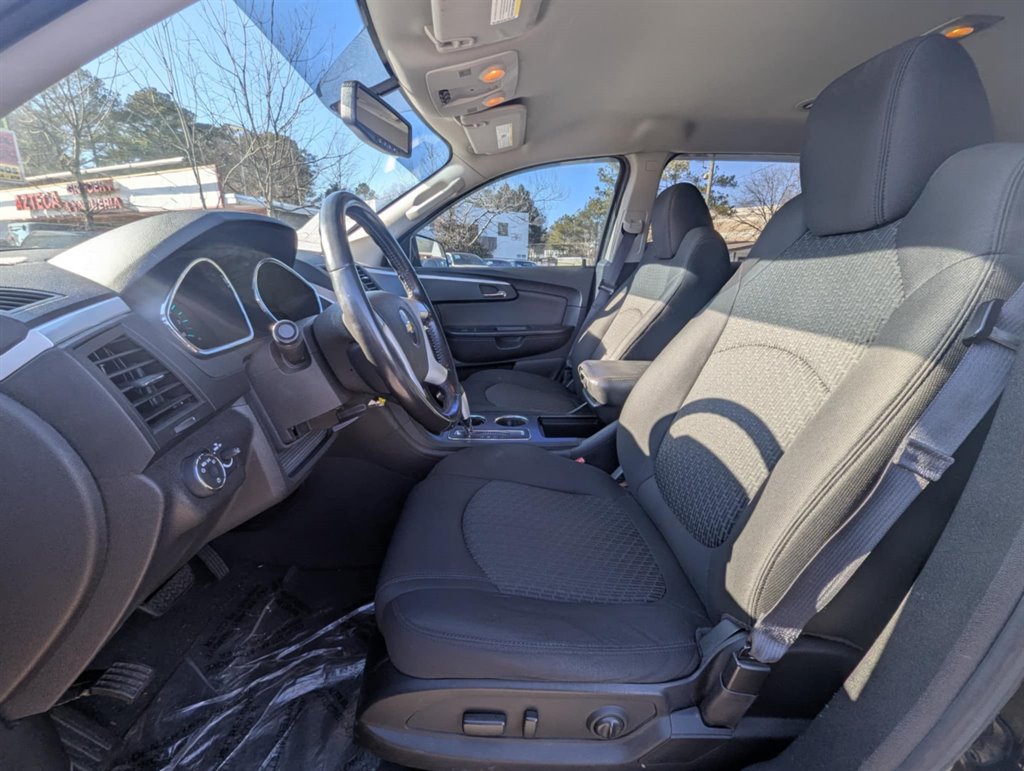 2011 Chevrolet Traverse LT photo