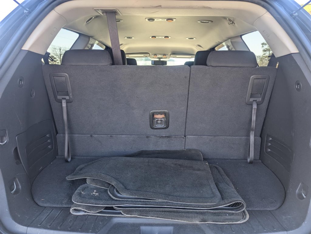 2011 Chevrolet Traverse LT photo