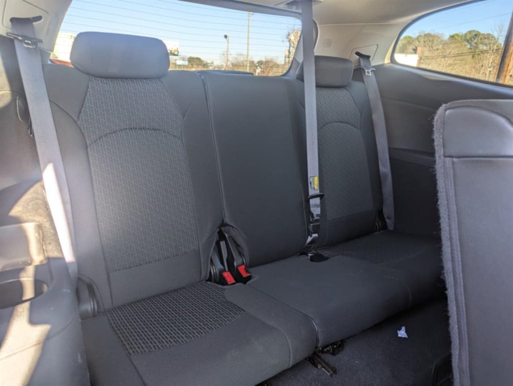 2011 Chevrolet Traverse LT photo