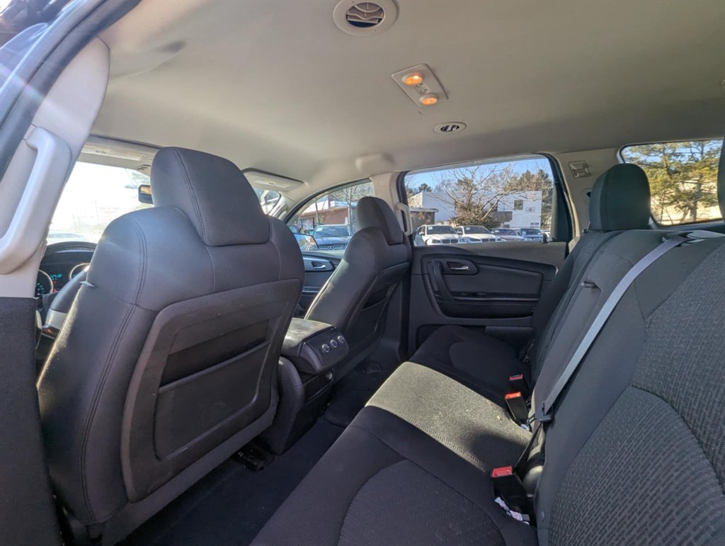 2011 Chevrolet Traverse LT photo