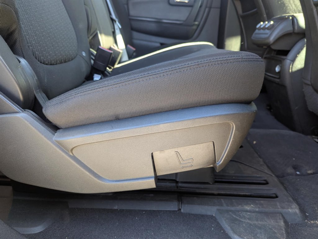 2011 Chevrolet Traverse LT photo