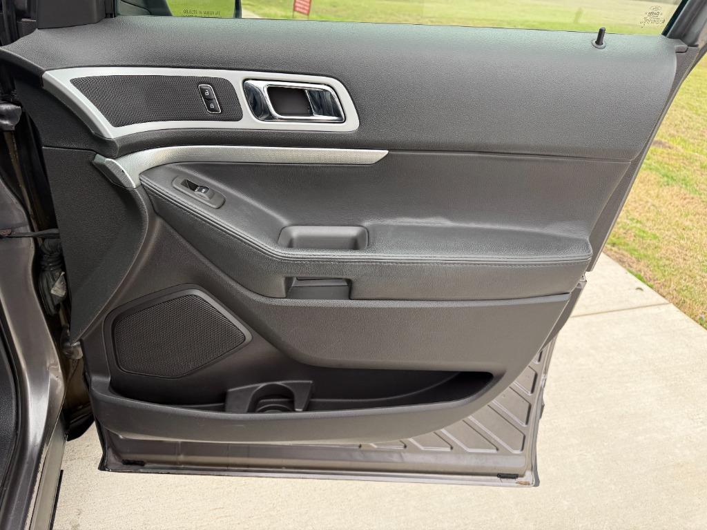 2011 Ford Explorer XLT photo