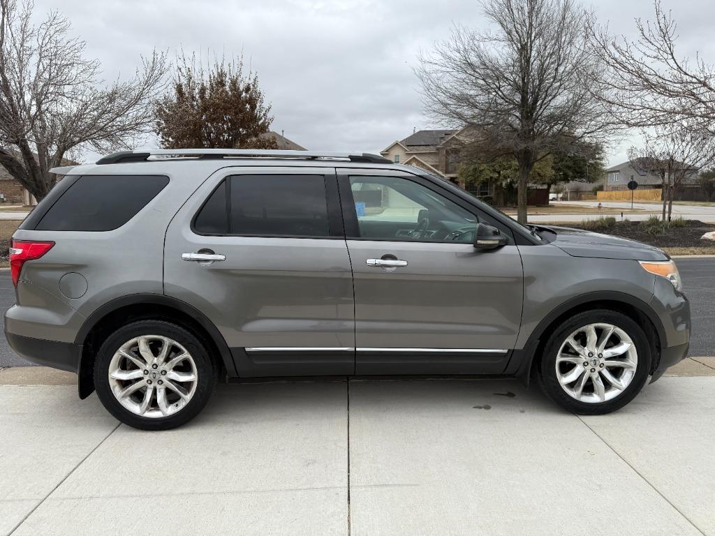 2011 Ford Explorer XLT photo