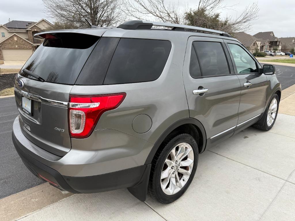 2011 Ford Explorer XLT photo