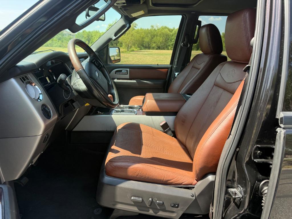 2013 Ford Expedition - $10,700