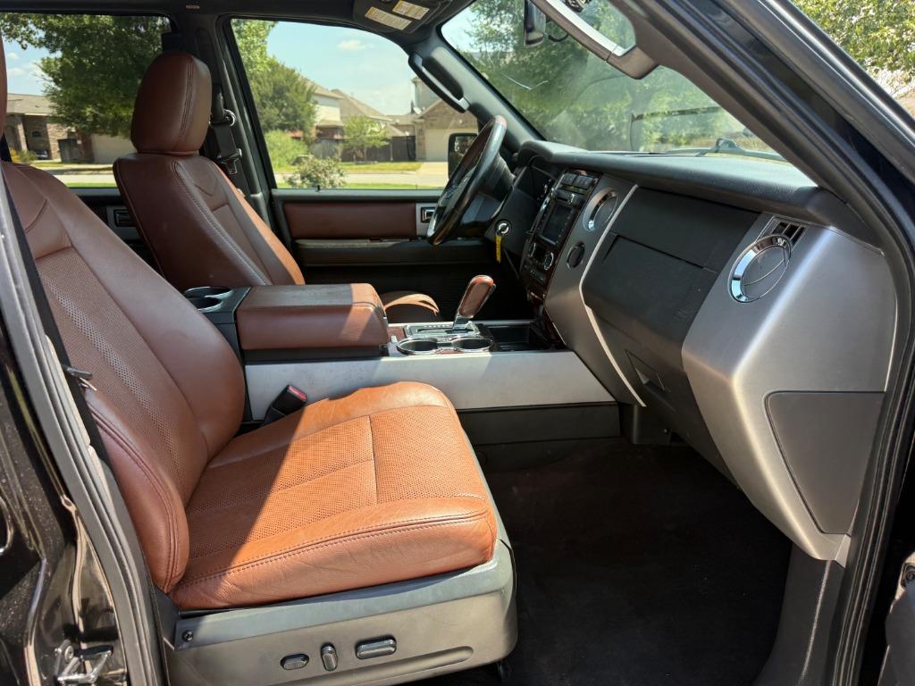 2013 Ford Expedition - $10,700