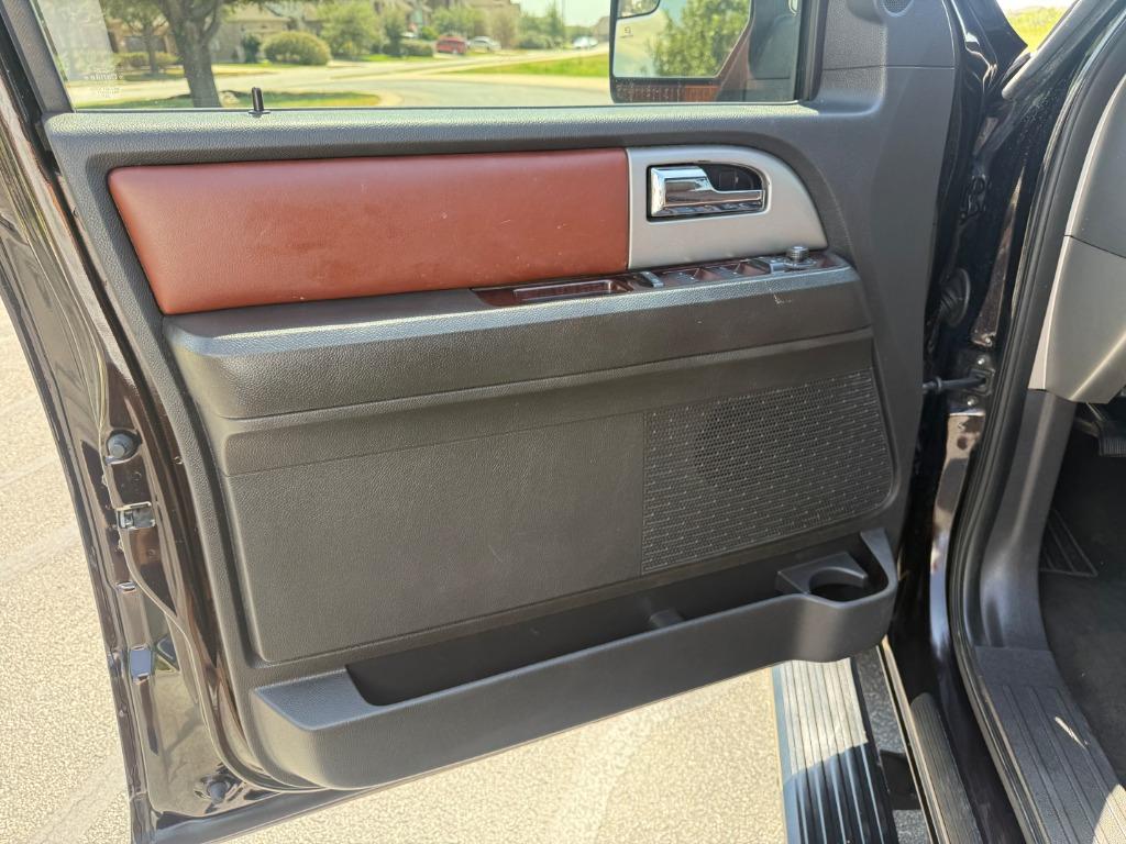 2013 Ford Expedition - $10,700