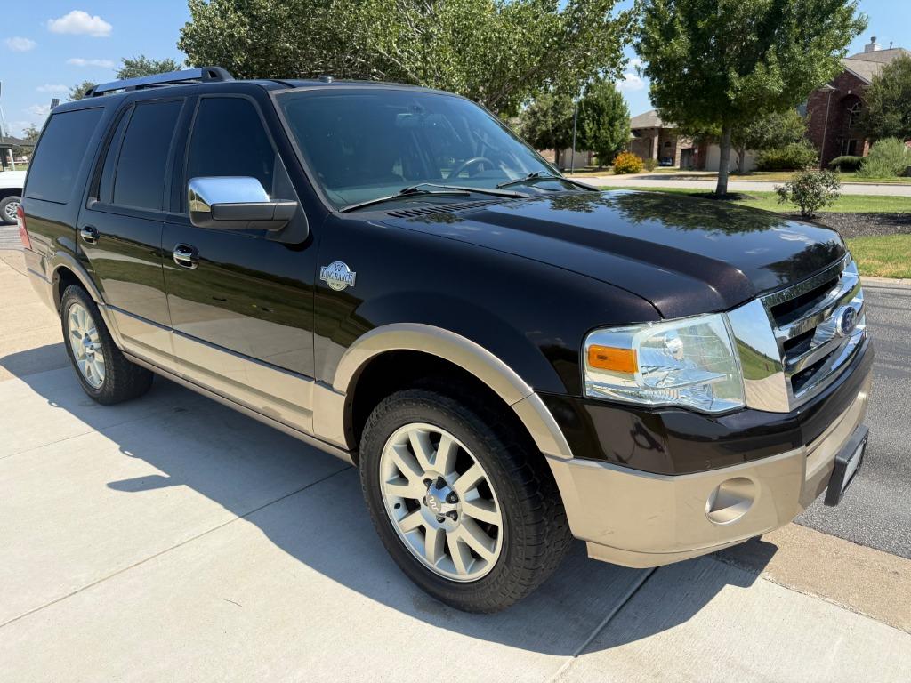 2013 Ford Expedition - $10,700