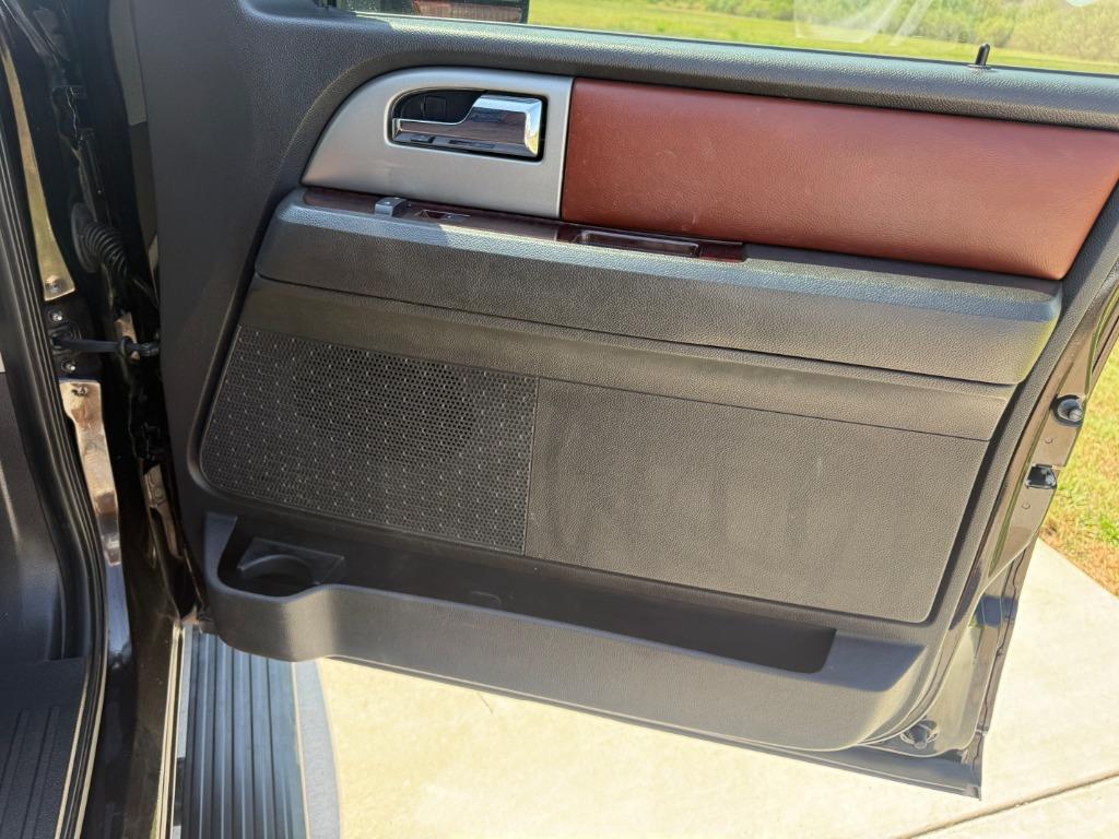 2013 Ford Expedition - $10,700