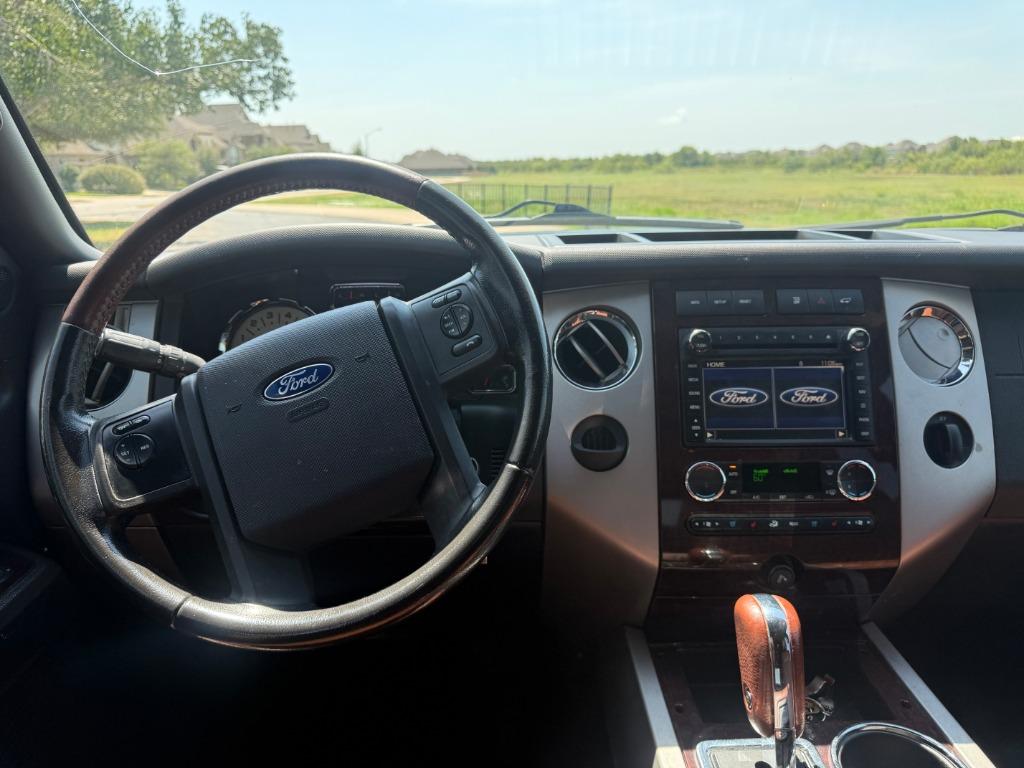 2013 Ford Expedition - $10,700