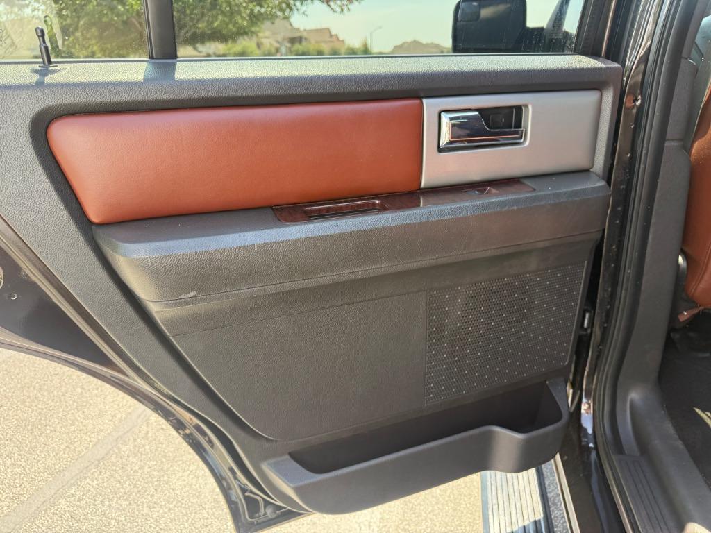 2013 Ford Expedition - $10,700