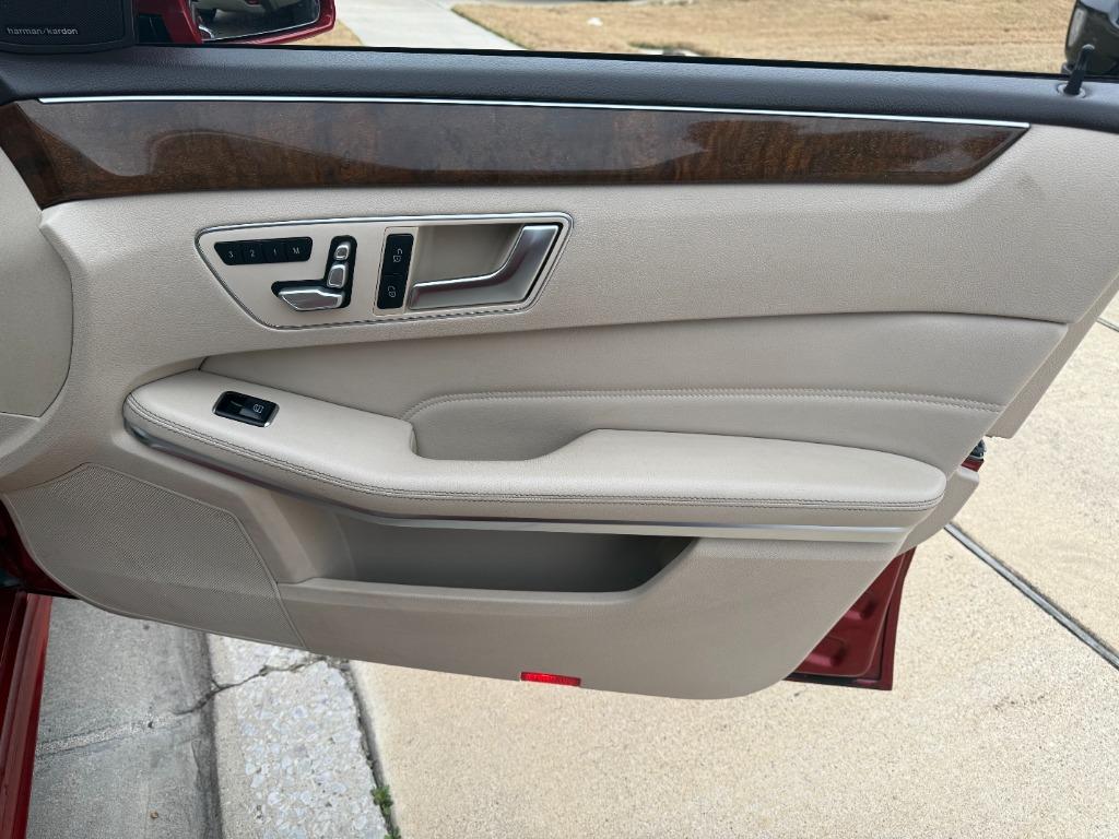 2014 Mercedes-Benz E-Class E350 Luxury photo