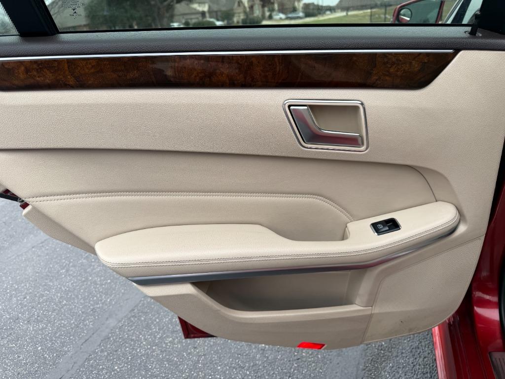 2014 Mercedes-Benz E-Class E350 Luxury photo