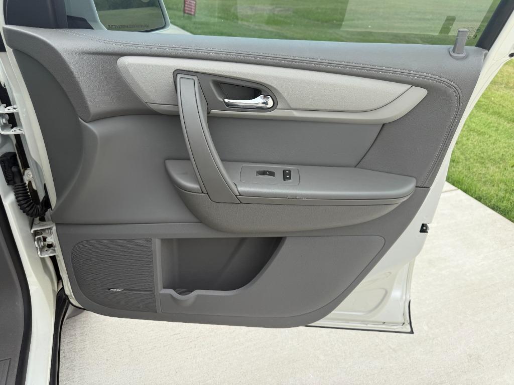 2014 Chevrolet Traverse LT photo