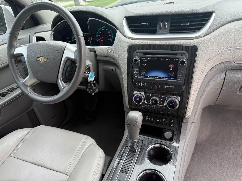 2014 Chevrolet Traverse LT photo