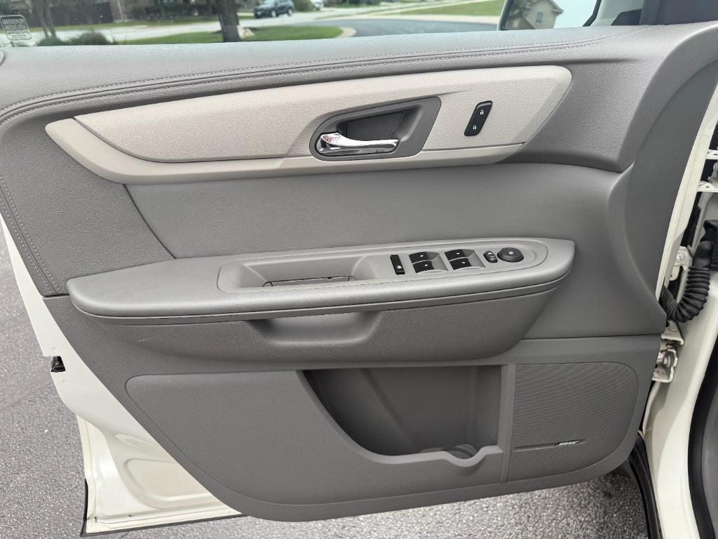 2014 Chevrolet Traverse LT photo
