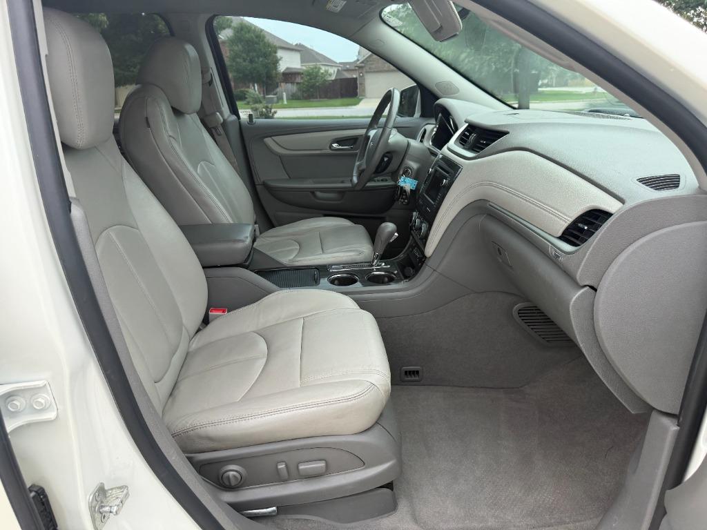 2014 Chevrolet Traverse LT photo