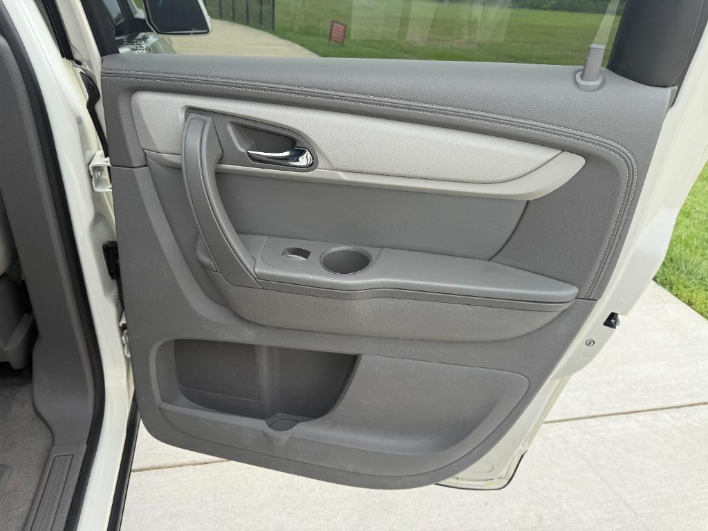 2014 Chevrolet Traverse LT photo