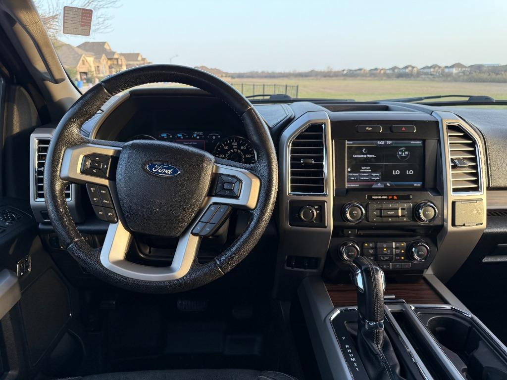 2015 Ford F150 Lariat photo
