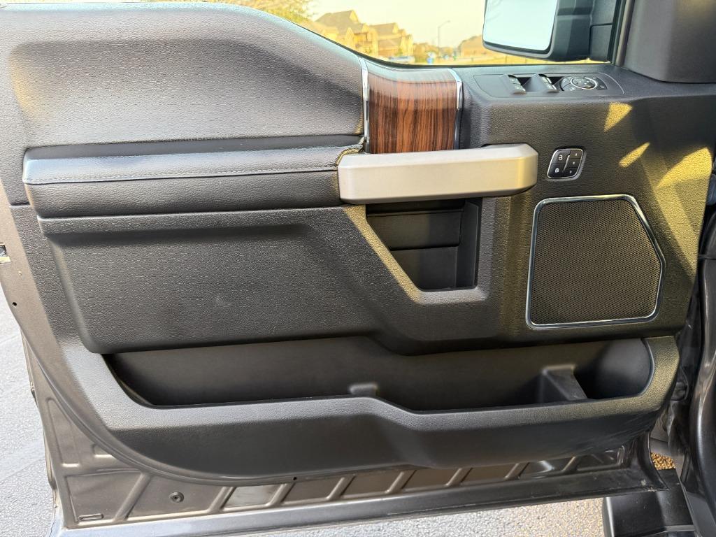 2015 Ford F150 Lariat photo