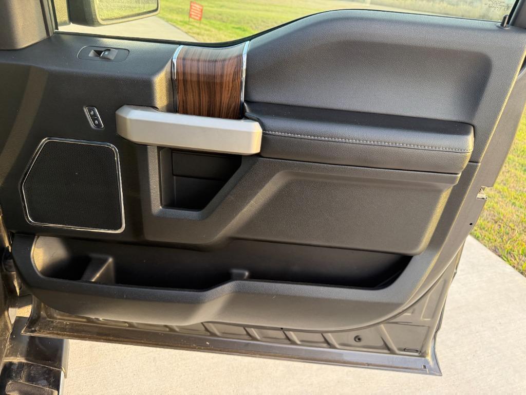 2015 Ford F150 Lariat photo