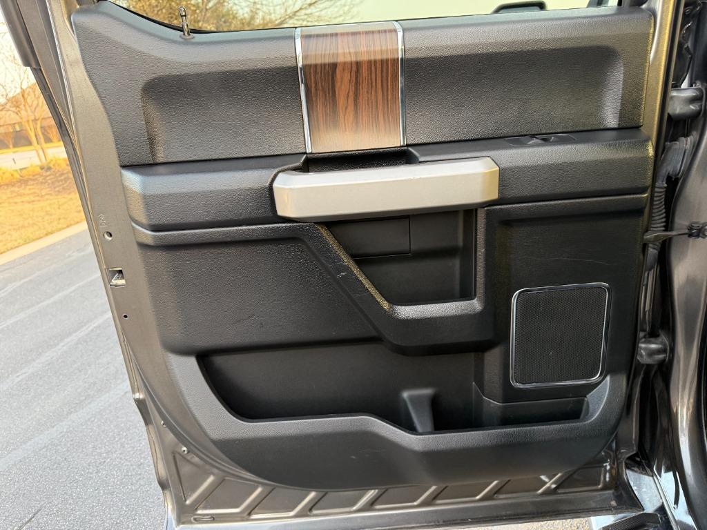 2015 Ford F150 Lariat photo
