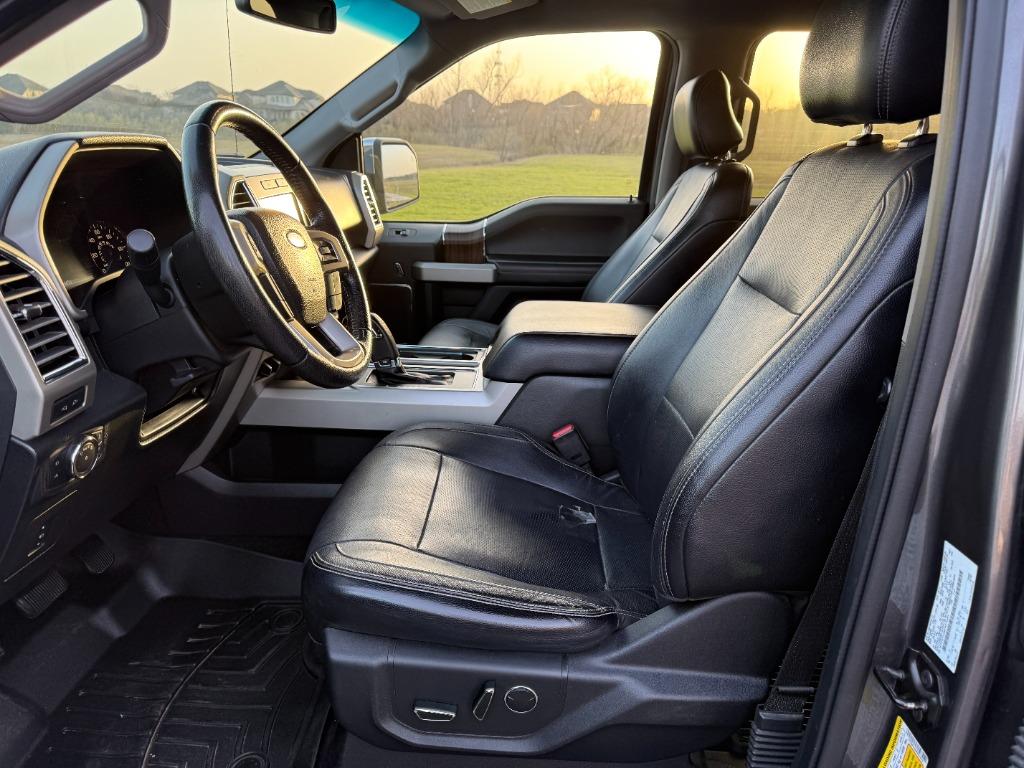 2015 Ford F150 Lariat photo