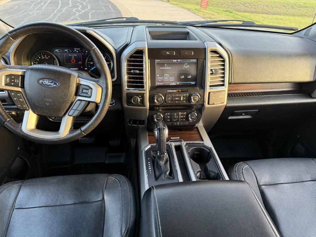 2015 Ford F150 Lariat photo