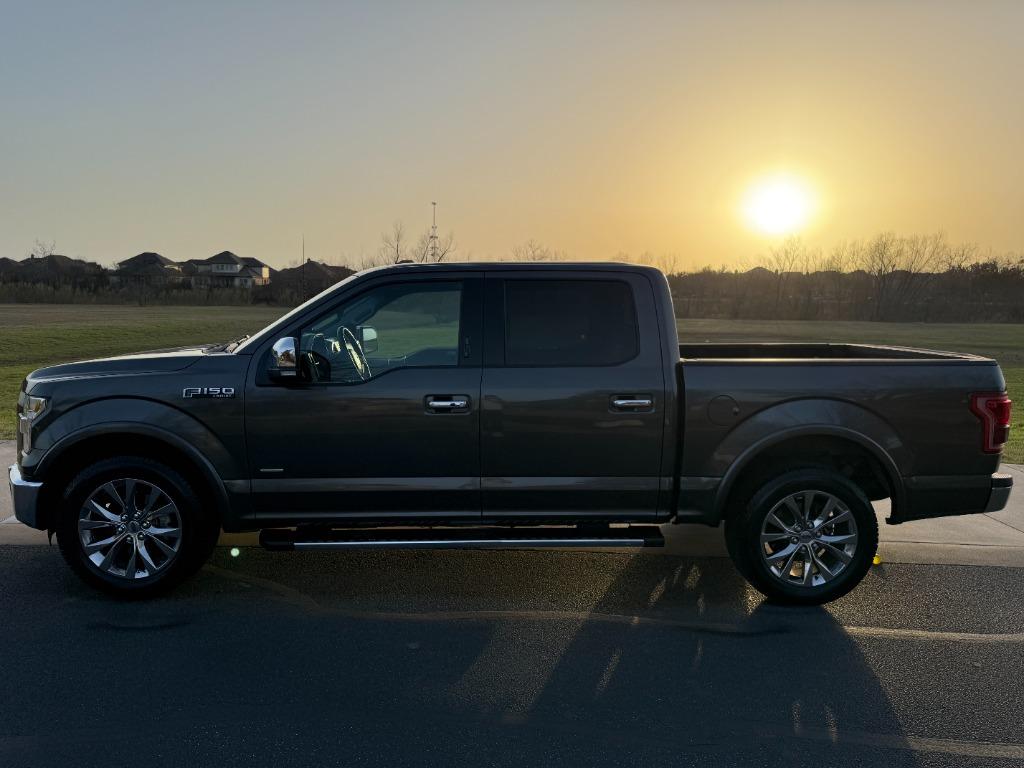 2015 Ford F150 Lariat photo