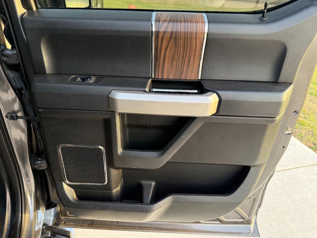 2015 Ford F150 Lariat photo