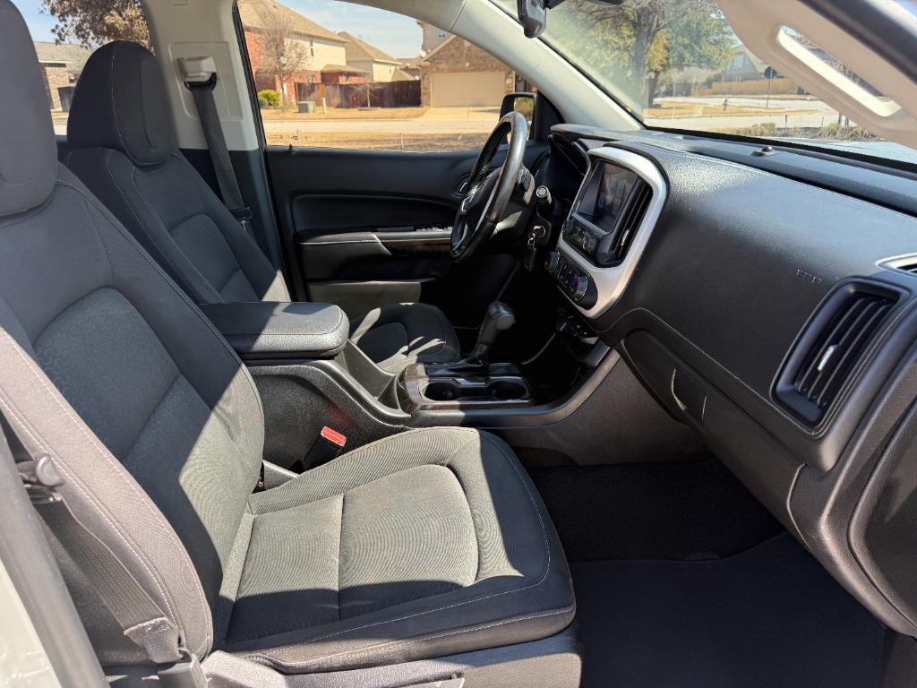 2017 GMC Canyon SLE photo