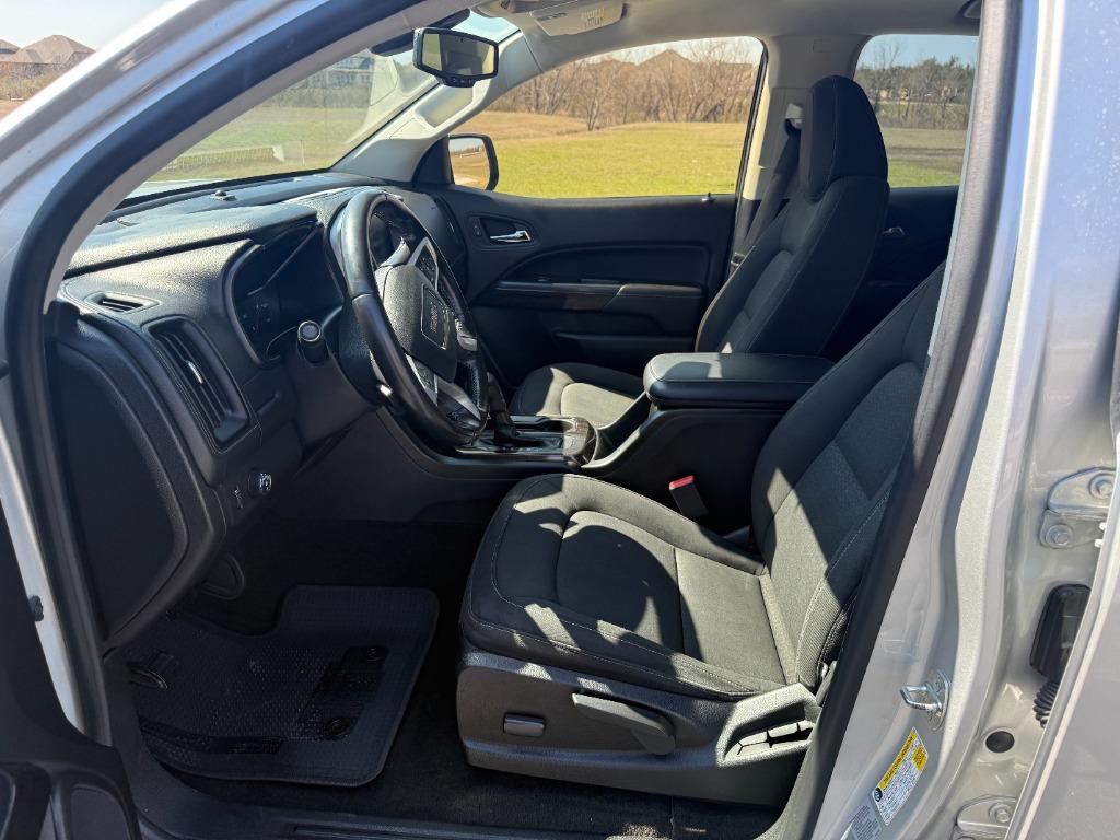 2017 GMC Canyon SLE photo