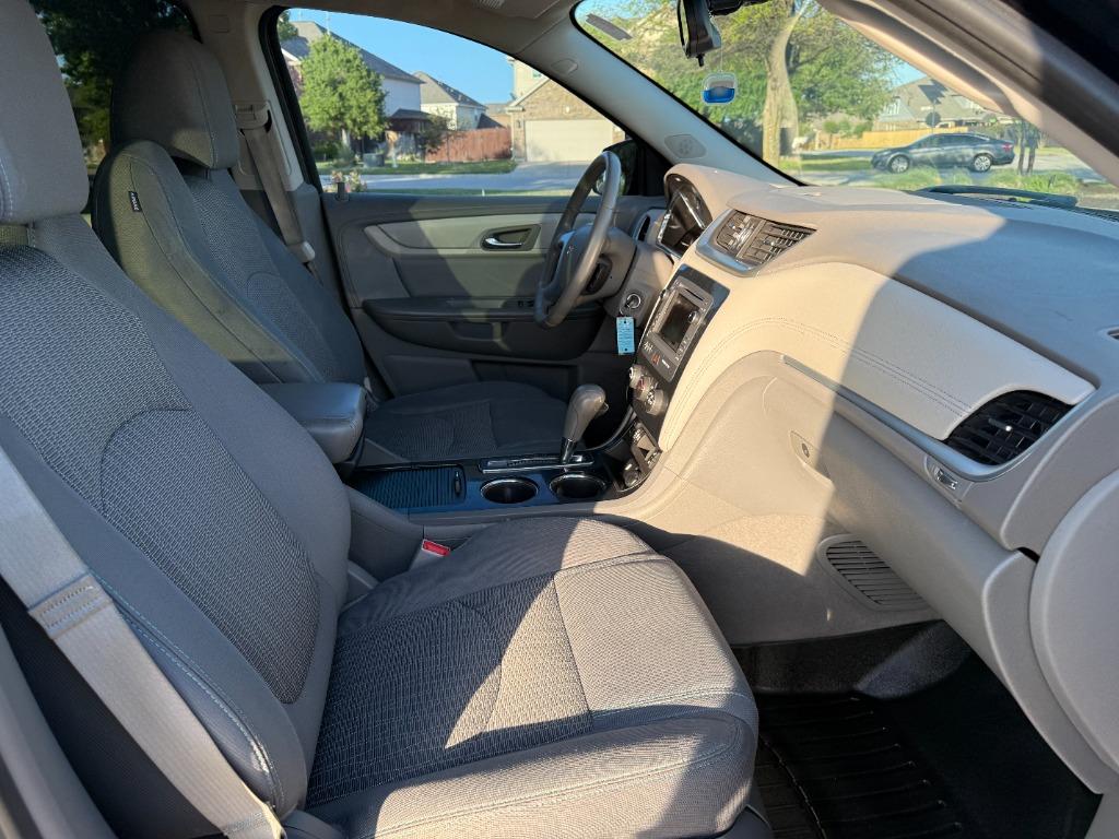 2017 Chevrolet Traverse LT photo