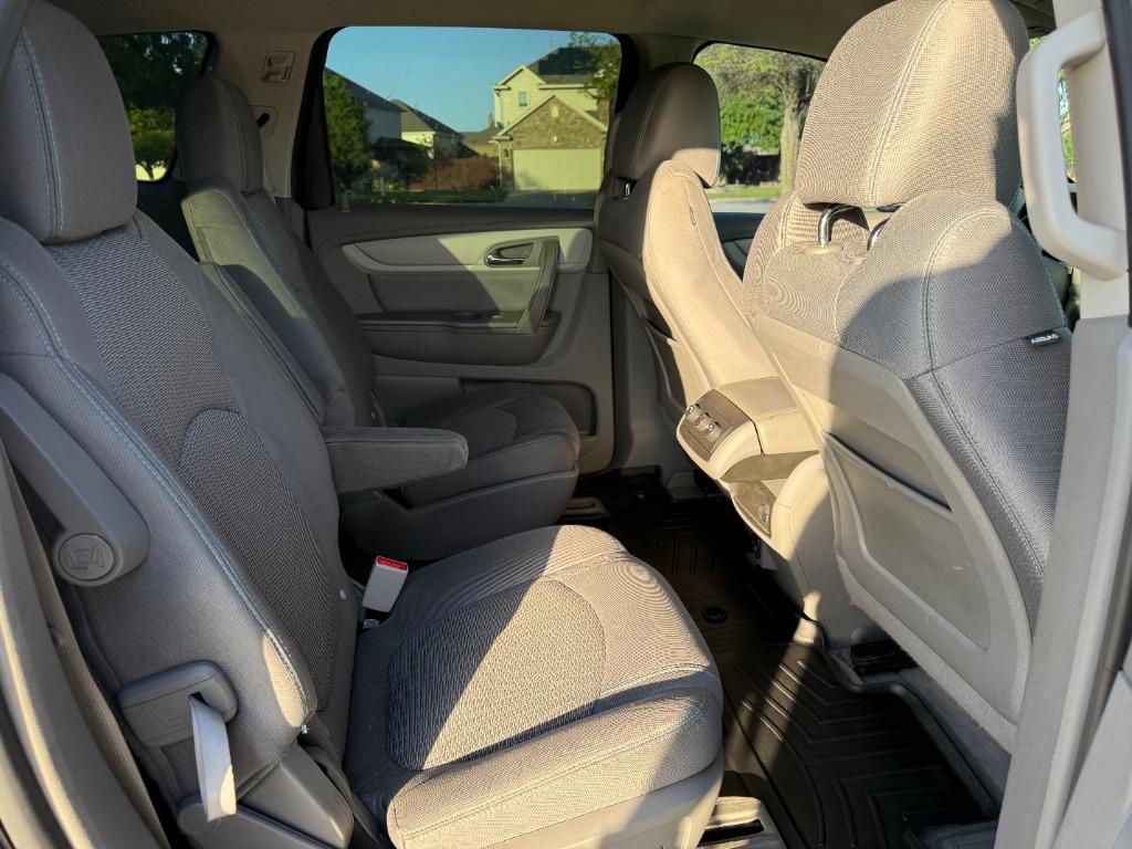 2017 Chevrolet Traverse LT photo