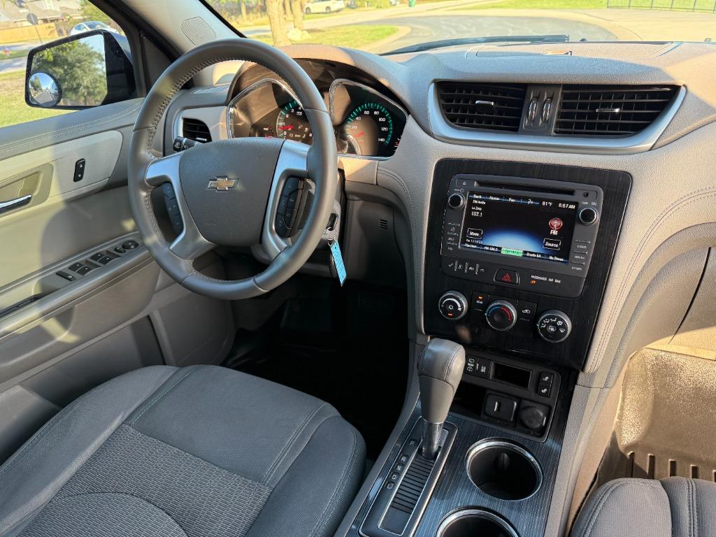 2017 Chevrolet Traverse LT photo