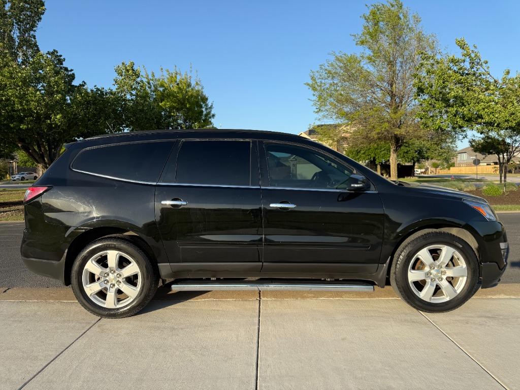 2017 Chevrolet Traverse LT photo